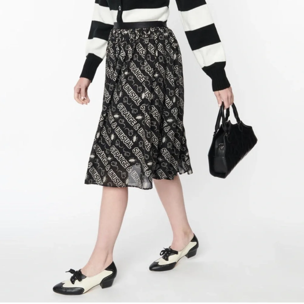 Have here a Unique Vintage BEETLEJUICE Strange & Unusual Black & White Skirt New - Picture 1 of 5